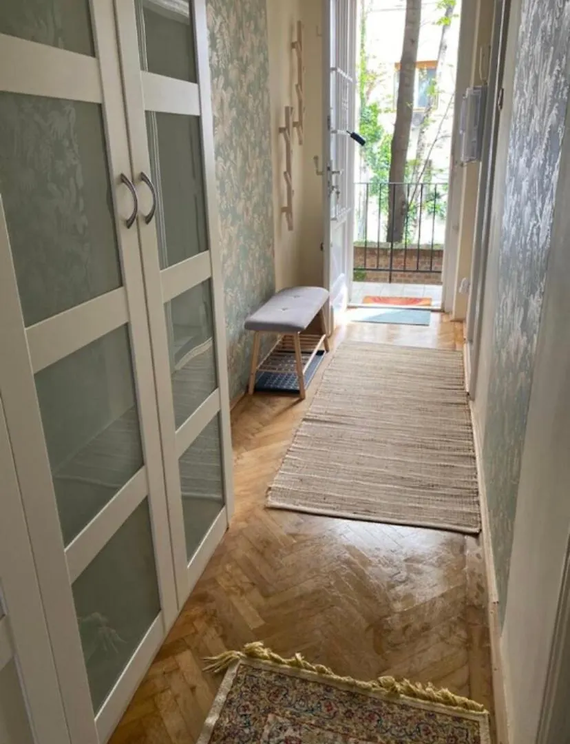Dandelions Apartment location